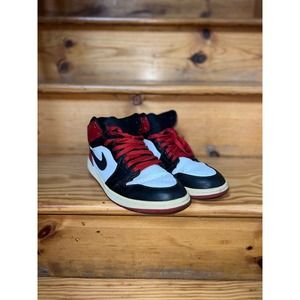 Jordan 1 mid White Black Red size 10